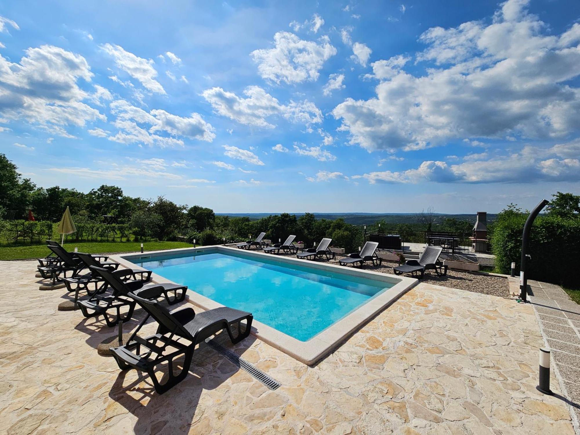 Bed And Breakfast Rogocana Labin  Exterior photo